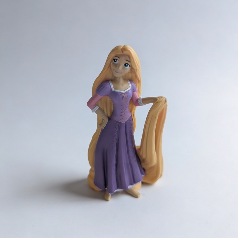 Disney Rapunzel Tonie mit langem blonden Haar im lila Kleid